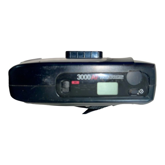 Poloroid 35 Film 300 AF and Olympus D-22L Digital Cameras - Picture 5 of 13